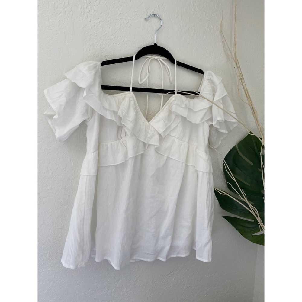 Adorable off the shoulders ruffled halter